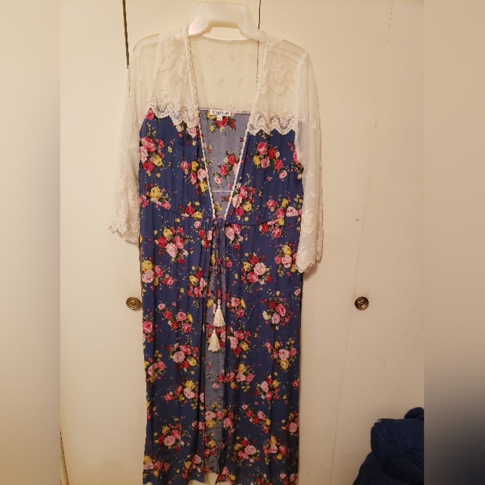 Long floral and lace tunic